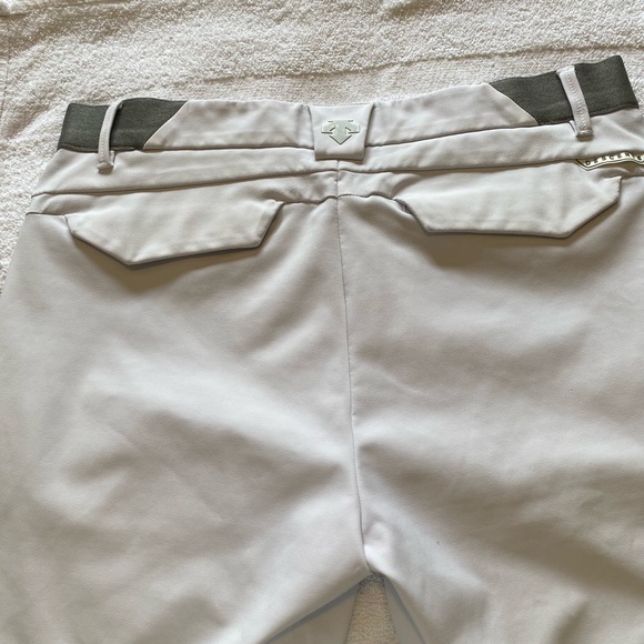 Descente Men’s golf pants. Size is 34 and color is White - Picture 5 of 5